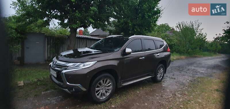 Позашляховик / Кросовер Mitsubishi Pajero Sport 2016 в 
