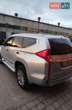 Внедорожник / Кроссовер Mitsubishi Pajero Sport 2016 в 