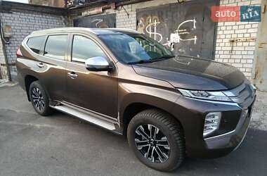 Внедорожник / Кроссовер Mitsubishi Pajero Sport 2021 в 