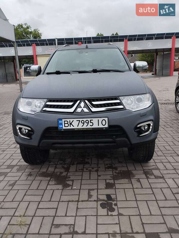 Внедорожник / Кроссовер Mitsubishi Pajero Sport 2014 в Ровно