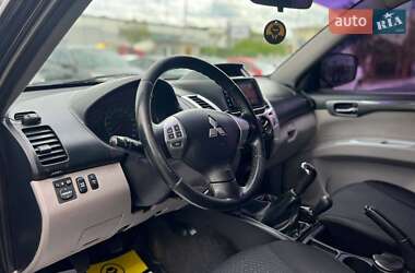 Внедорожник / Кроссовер Mitsubishi Pajero Sport 2013 в 