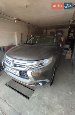 Внедорожник / Кроссовер Mitsubishi Pajero Sport 2016 в Киеве