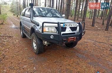 Внедорожник / Кроссовер Mitsubishi Pajero Sport 2005 в Сарнах