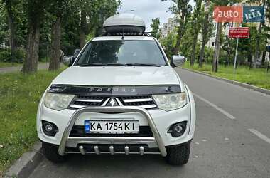 Внедорожник / Кроссовер Mitsubishi Pajero Sport 2014 в Киеве