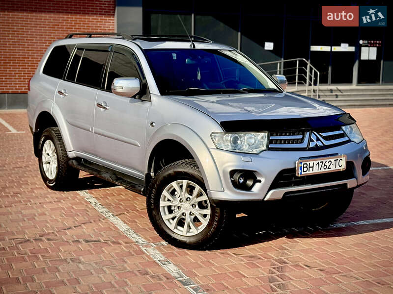 Внедорожник / Кроссовер Mitsubishi Pajero Sport 2015 в Одессе