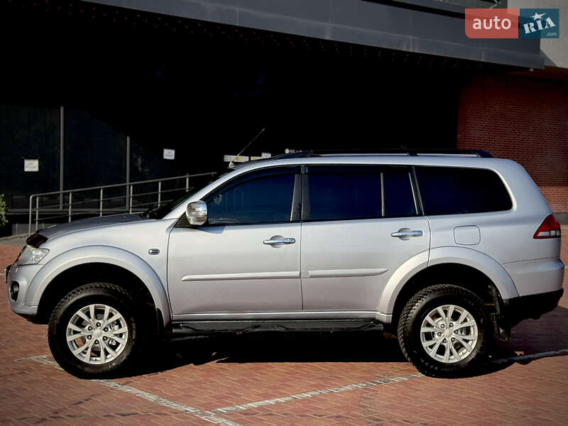 Внедорожник / Кроссовер Mitsubishi Pajero Sport 2015 в Одессе