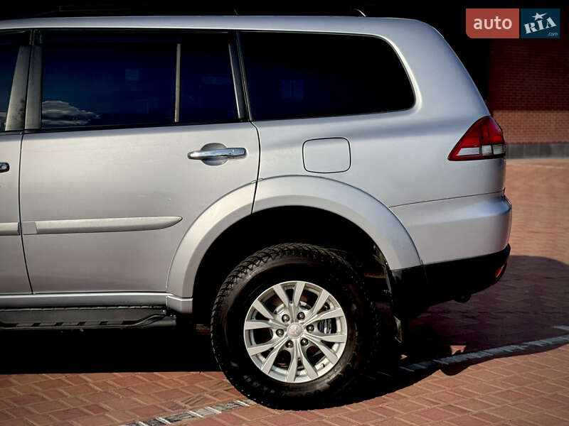 Внедорожник / Кроссовер Mitsubishi Pajero Sport 2015 в Одессе