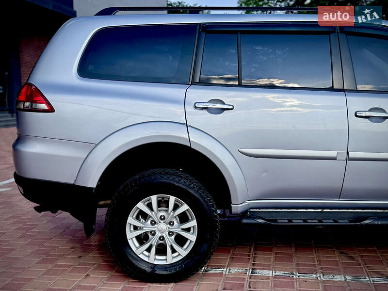 Внедорожник / Кроссовер Mitsubishi Pajero Sport 2015 в Одессе