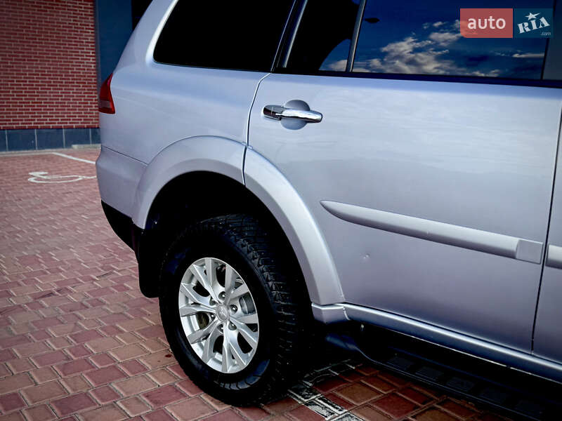 Внедорожник / Кроссовер Mitsubishi Pajero Sport 2015 в Одессе