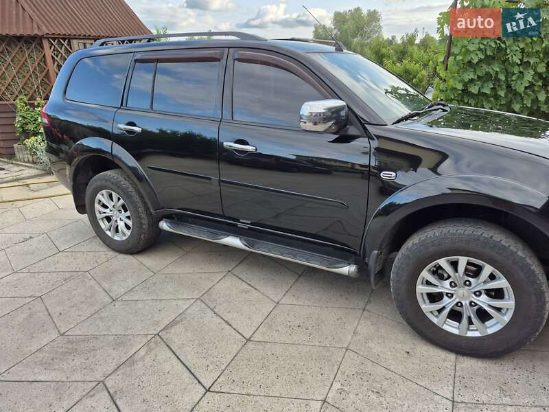 Внедорожник / Кроссовер Mitsubishi Pajero Sport 2014 в Чернобае