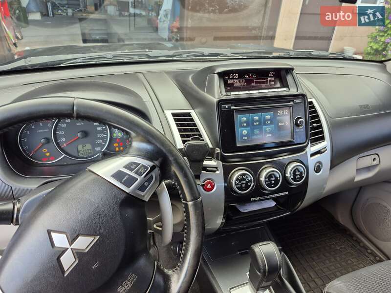 Внедорожник / Кроссовер Mitsubishi Pajero Sport 2014 в Чернобае