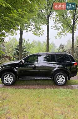 Позашляховик / Кросовер Mitsubishi Pajero Sport 2011 в Києві