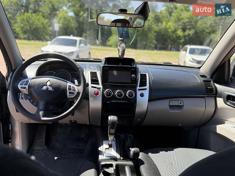 Внедорожник / Кроссовер Mitsubishi Pajero Sport 2013 в Кропивницком