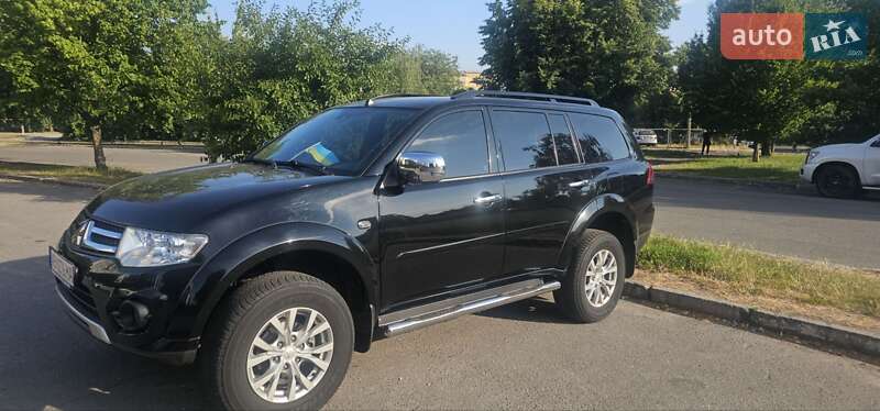 Позашляховик / Кросовер Mitsubishi Pajero Sport 2015 в 