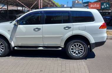 Внедорожник / Кроссовер Mitsubishi Pajero Sport 2012 в 