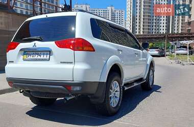 Внедорожник / Кроссовер Mitsubishi Pajero Sport 2012 в 