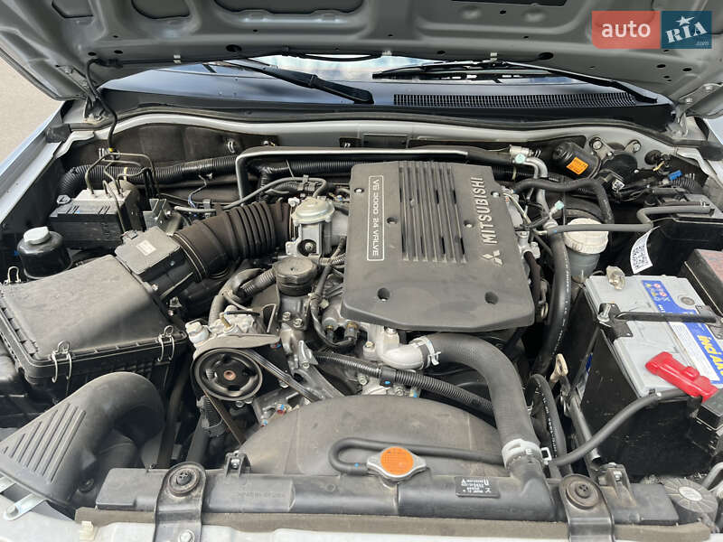 Внедорожник / Кроссовер Mitsubishi Pajero Sport 2008 в Буче