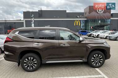 Позашляховик / Кросовер Mitsubishi Pajero Sport 2021 в Києві