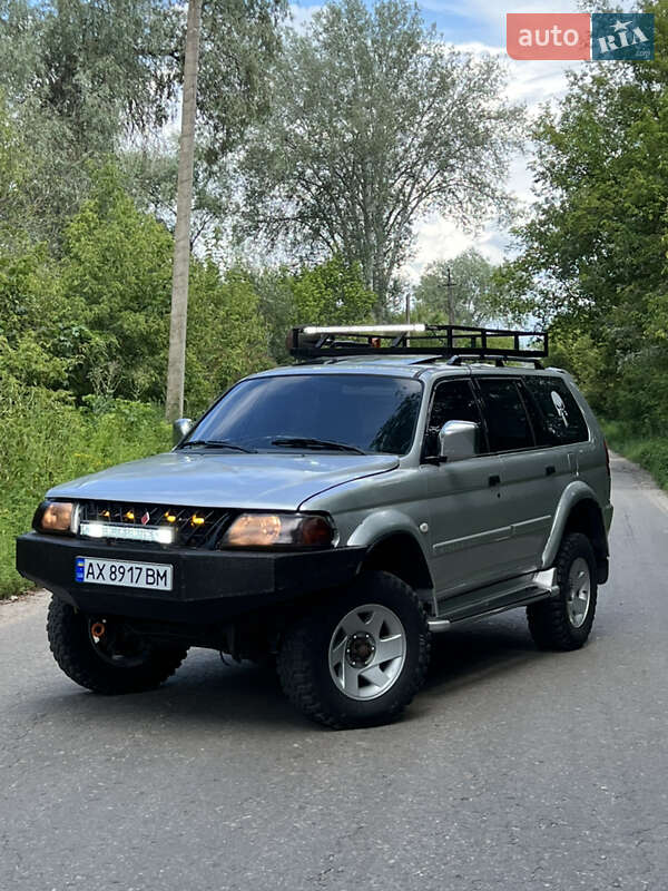 Внедорожник / Кроссовер Mitsubishi Pajero Sport 2003 в 