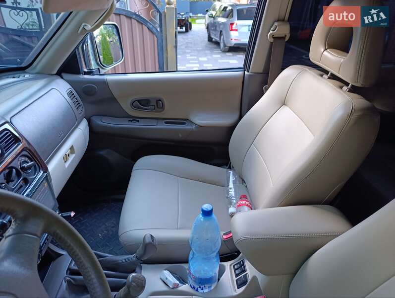 Позашляховик / Кросовер Mitsubishi Pajero Sport 2000 в Сваляві