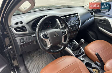 Внедорожник / Кроссовер Mitsubishi Pajero Sport 2016 в 
