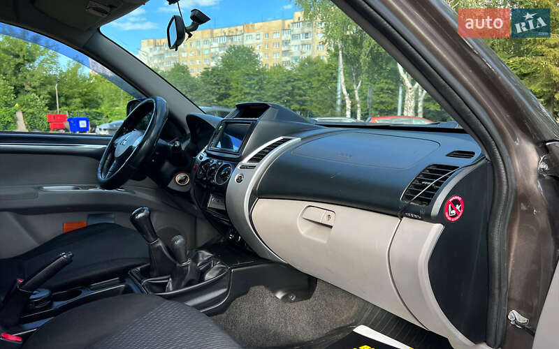 Внедорожник / Кроссовер Mitsubishi Pajero Sport 2013 в Львове фото 10 Внедорожник / Кроссовер Mitsubishi Pajero Sport 2013 в Львове