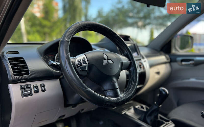 Внедорожник / Кроссовер Mitsubishi Pajero Sport 2013 в Львове фото 19 Внедорожник / Кроссовер Mitsubishi Pajero Sport 2013 в Львове
