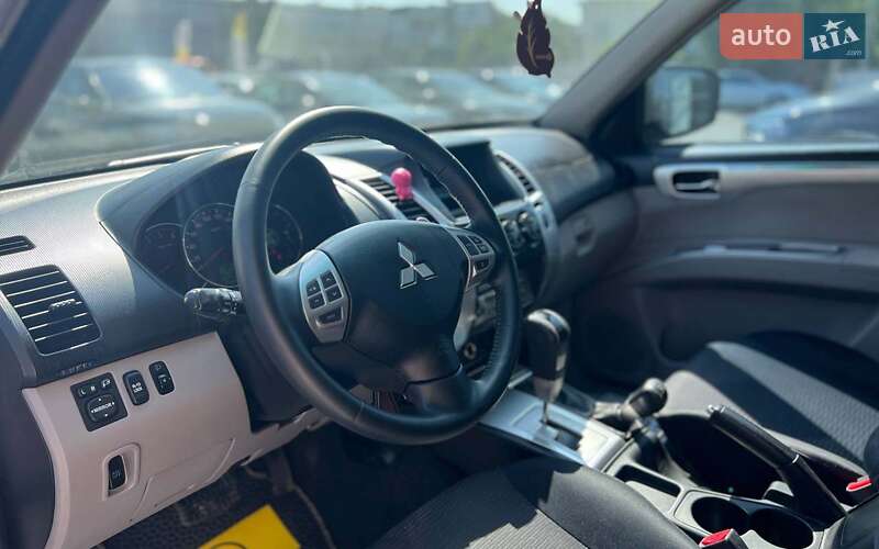 Позашляховик / Кросовер Mitsubishi Pajero Sport 2011 в Івано-Франківську