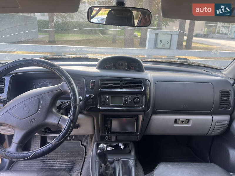 Внедорожник / Кроссовер Mitsubishi Pajero Sport 2005 в Изюме