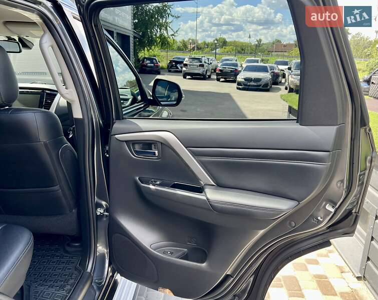 Внедорожник / Кроссовер Mitsubishi Pajero Sport 2019 в Киеве