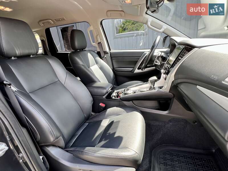 Внедорожник / Кроссовер Mitsubishi Pajero Sport 2019 в Киеве