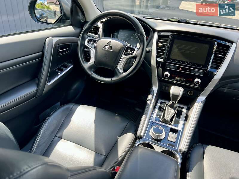 Внедорожник / Кроссовер Mitsubishi Pajero Sport 2019 в Киеве