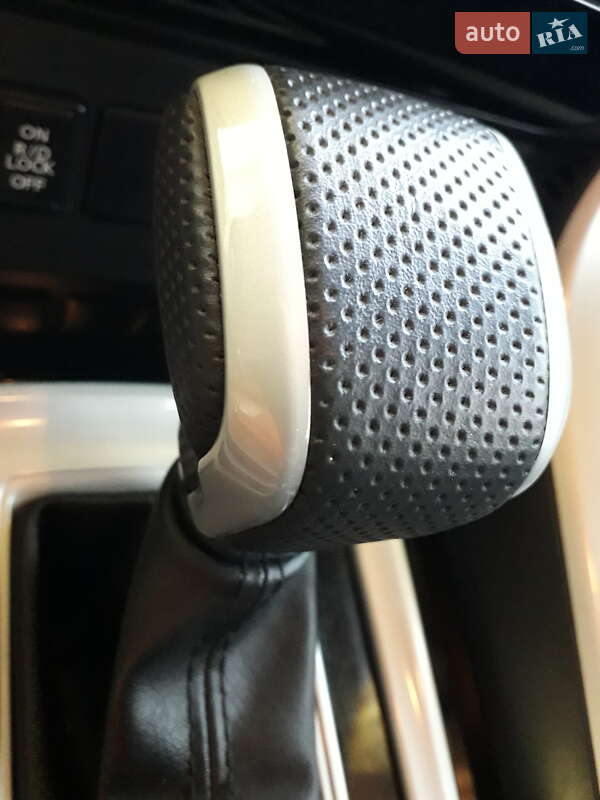 Внедорожник / Кроссовер Mitsubishi Pajero Sport 2016 в Еланце