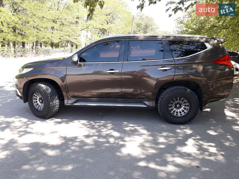 Внедорожник / Кроссовер Mitsubishi Pajero Sport 2016 в Еланце