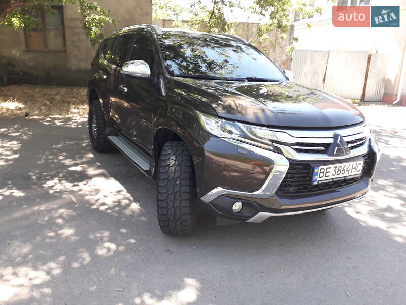 Внедорожник / Кроссовер Mitsubishi Pajero Sport 2016 в Еланце