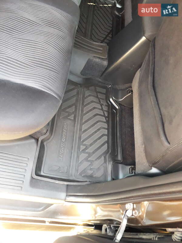 Внедорожник / Кроссовер Mitsubishi Pajero Sport 2016 в Еланце