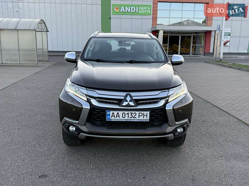 Позашляховик / Кросовер Mitsubishi Pajero Sport 2016 в Виноградові