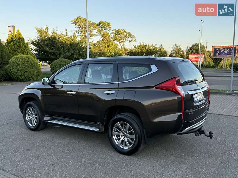 Позашляховик / Кросовер Mitsubishi Pajero Sport 2016 в Виноградові