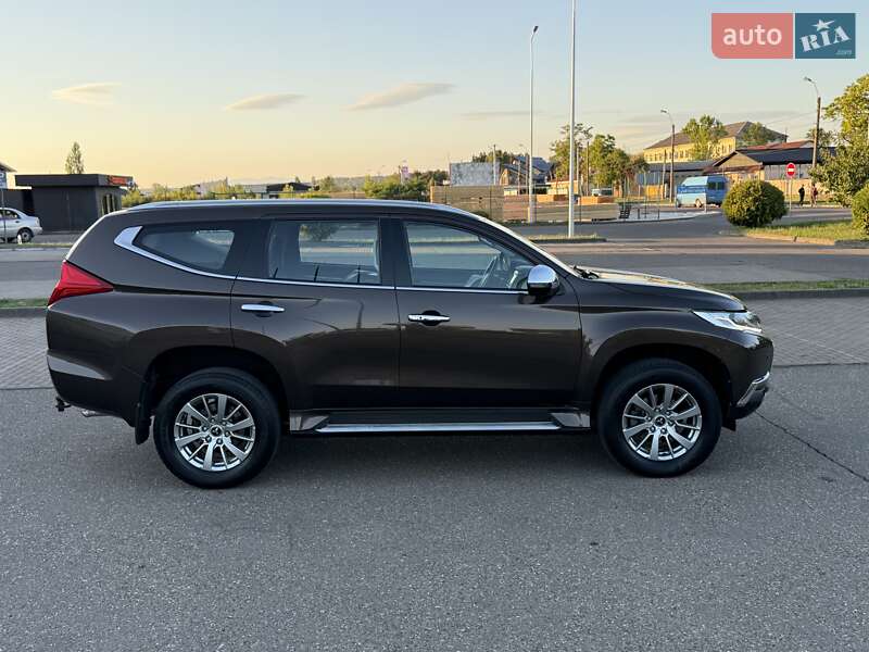 Позашляховик / Кросовер Mitsubishi Pajero Sport 2016 в Виноградові