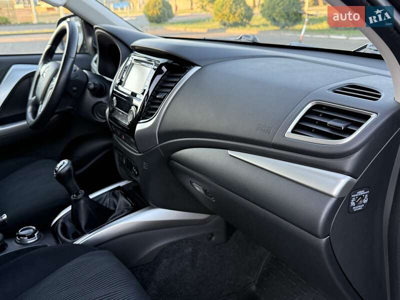 Позашляховик / Кросовер Mitsubishi Pajero Sport 2016 в Виноградові