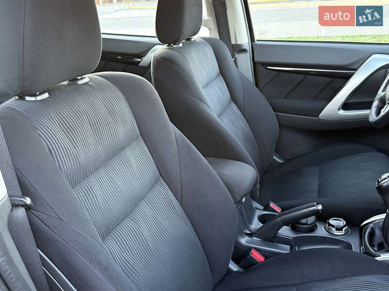 Позашляховик / Кросовер Mitsubishi Pajero Sport 2016 в Виноградові