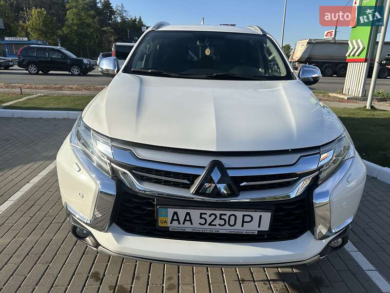 Внедорожник / Кроссовер Mitsubishi Pajero Sport 2018 в Киеве