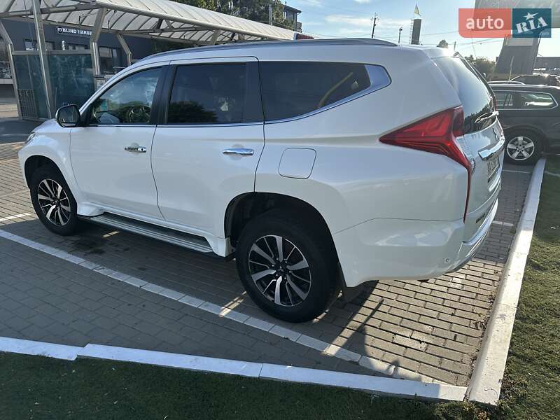 Внедорожник / Кроссовер Mitsubishi Pajero Sport 2018 в Киеве