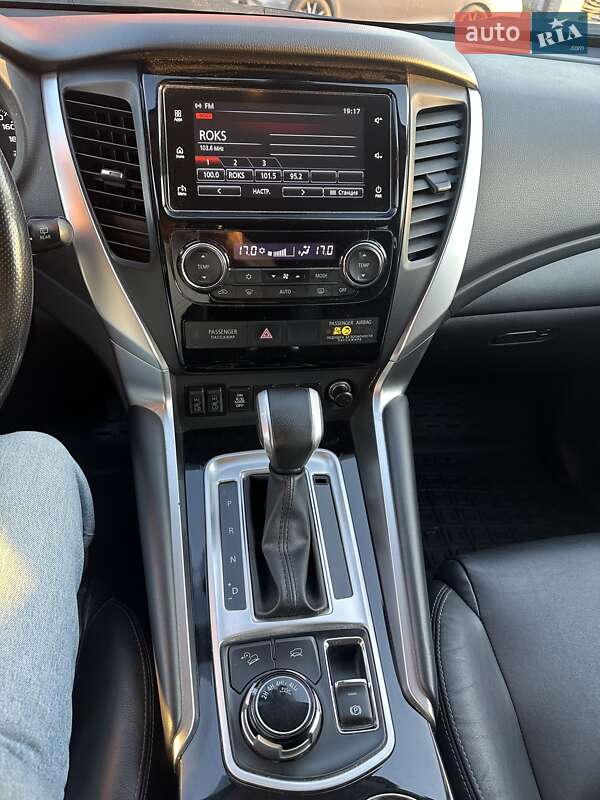 Внедорожник / Кроссовер Mitsubishi Pajero Sport 2018 в Киеве