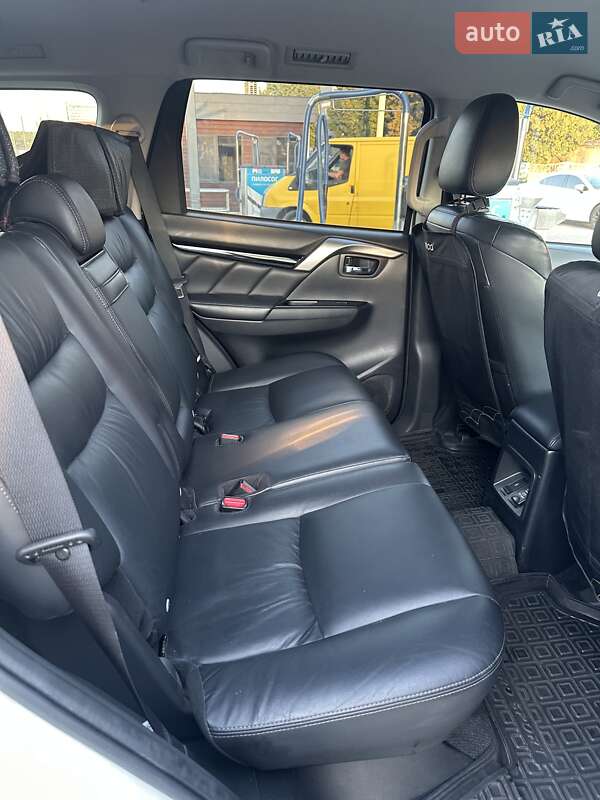 Внедорожник / Кроссовер Mitsubishi Pajero Sport 2018 в Киеве