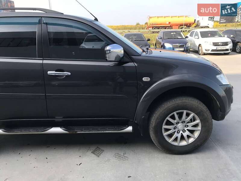 Позашляховик / Кросовер Mitsubishi Pajero Sport 2011 в Львові