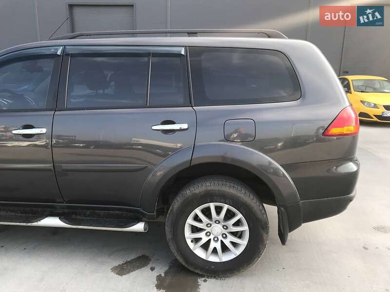 Позашляховик / Кросовер Mitsubishi Pajero Sport 2011 в Львові