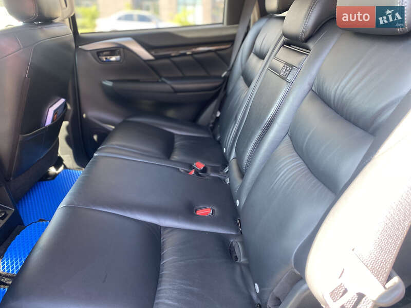 Позашляховик / Кросовер Mitsubishi Pajero Sport 2018 в Броварах