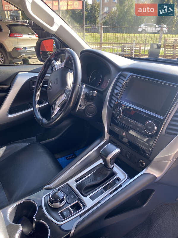 Позашляховик / Кросовер Mitsubishi Pajero Sport 2018 в Броварах