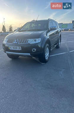 Позашляховик / Кросовер Mitsubishi Pajero Sport 2013 в Києві